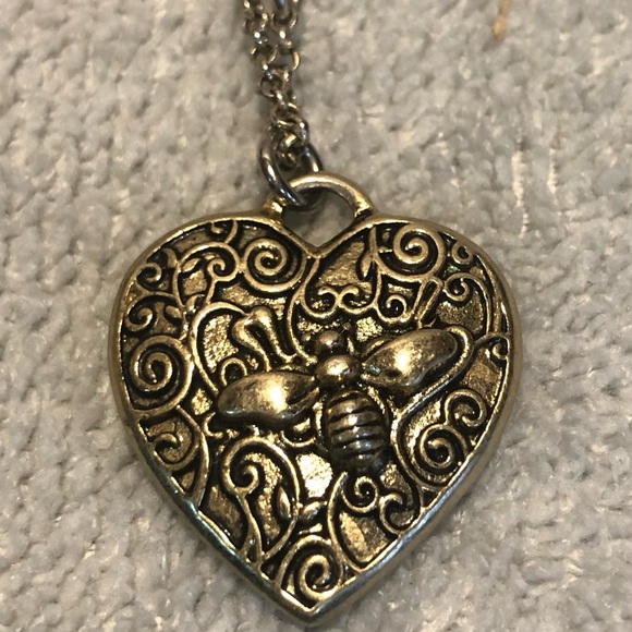 Vintage Lia Sophia Queen Bee pendant heart necklace - Picture 3 of 4